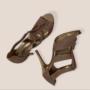 Fioni gold heels